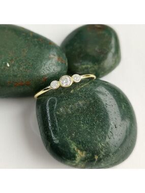 14k gold vermeil ring with White Sapphire size 8 stacking ring 🆕